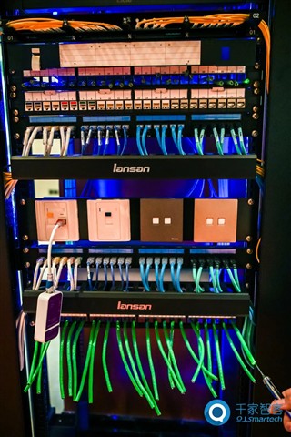 喜讯!含金量拉满!莱讯通信荣获2025中国综合布线“十大品牌”与“智算万卡性能标杆”行业双重大奖!!! 喜讯!含金量拉满!莱讯通信荣获2025中国综合布线“十大品牌”与“智算万卡性能标杆”行业双重大奖!!!